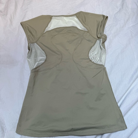 Lulu Lemon T-shirt. Trendy Sage Green Colour. - Picture 5 of 6